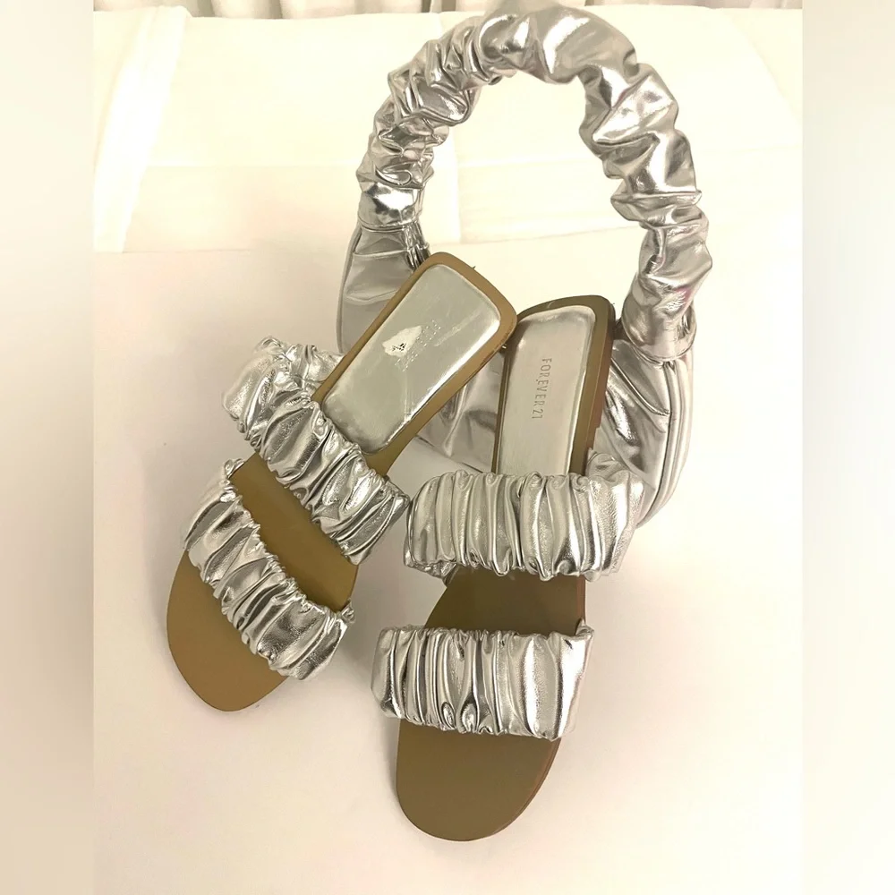 Preloved Silver Double Band Ruffle Sandals. - Picture 5 of 5